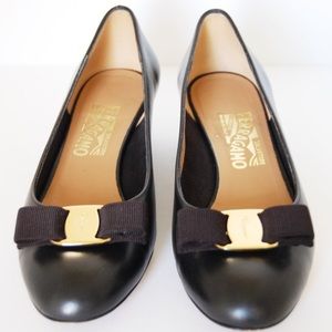 Salvatore Ferragamo Vara Black Shoes Size 8
